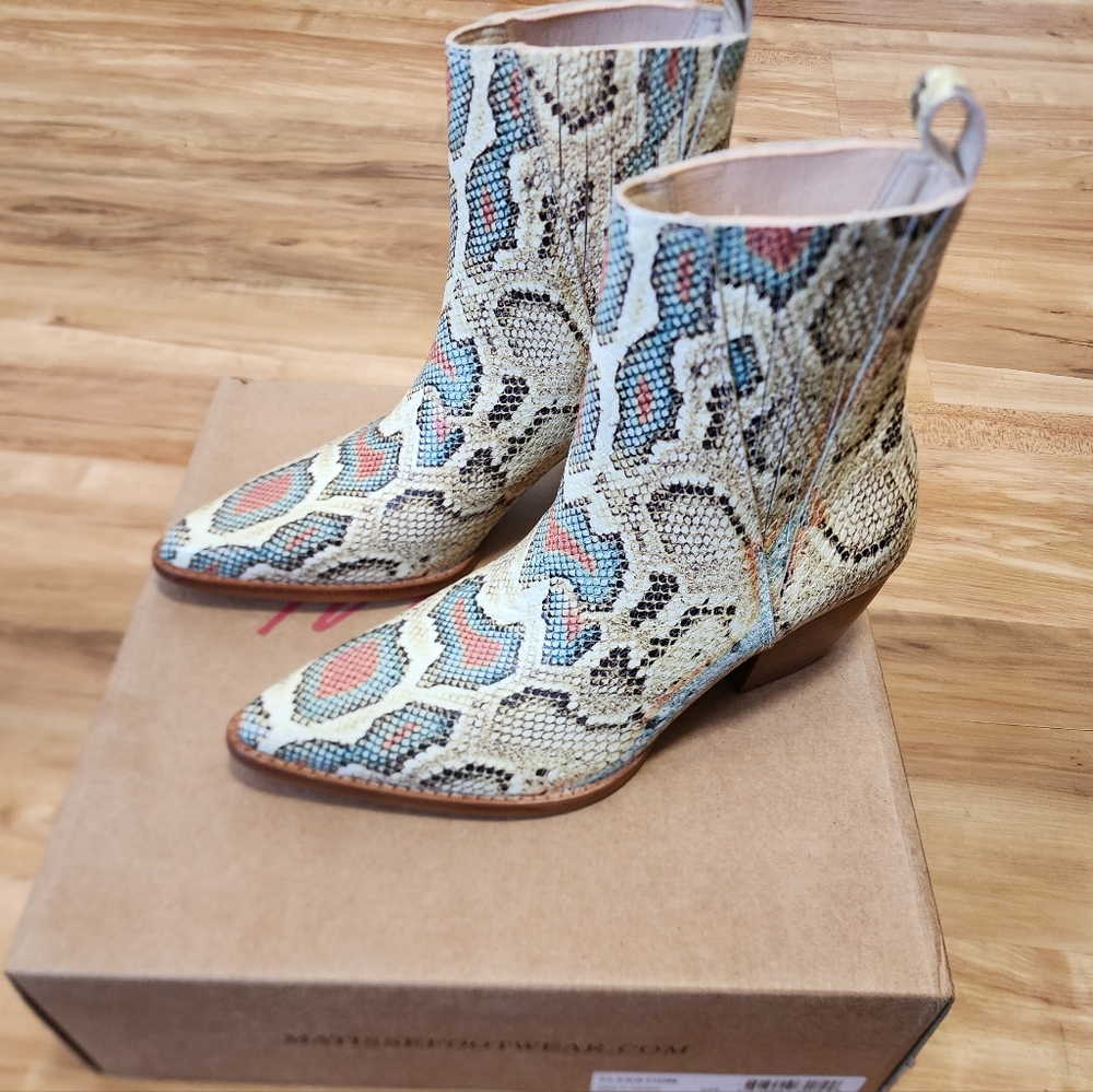 NEW Matisse Elevation Boots Multi Color Snake Print sz 6